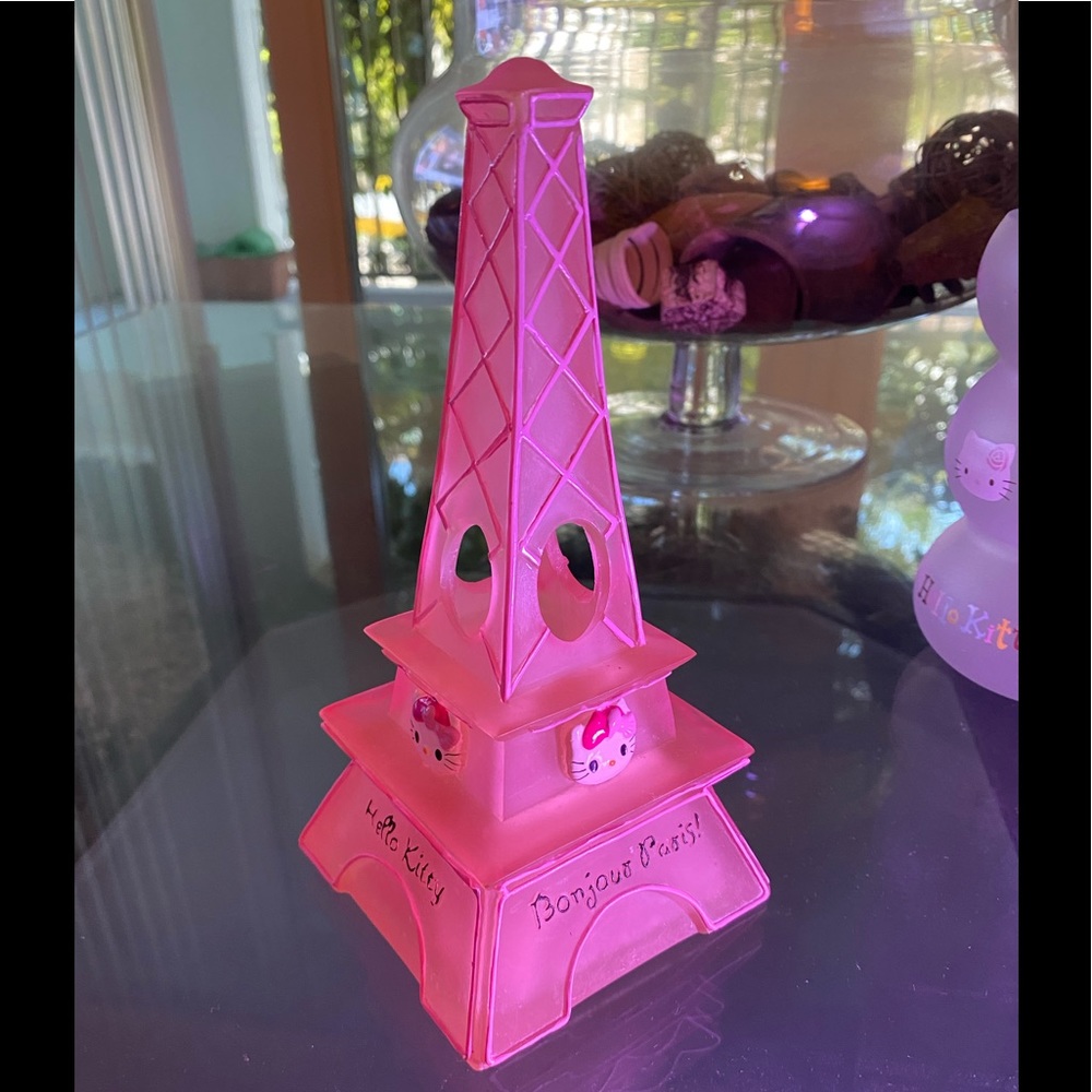 Hello Kitty Eiffel Bonjour Paris Eiffel tower